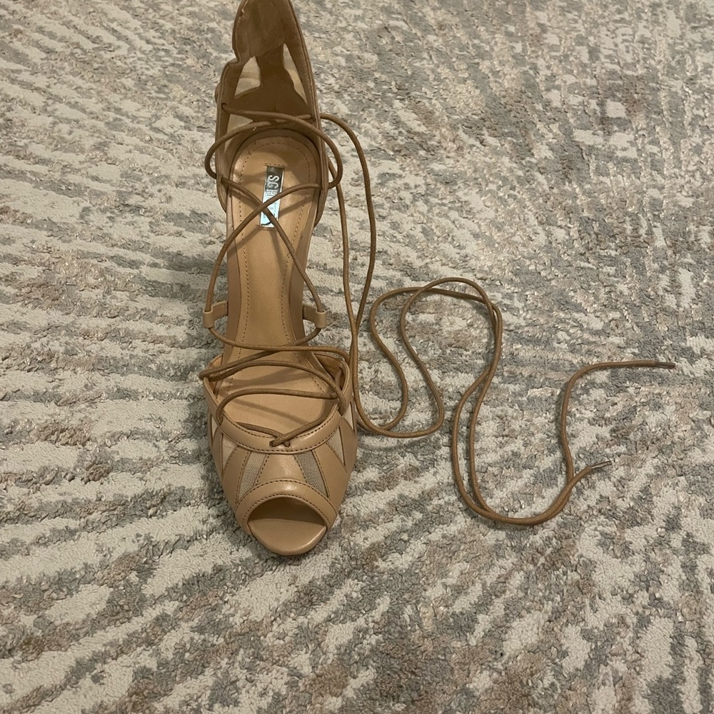 Nude strapped heel